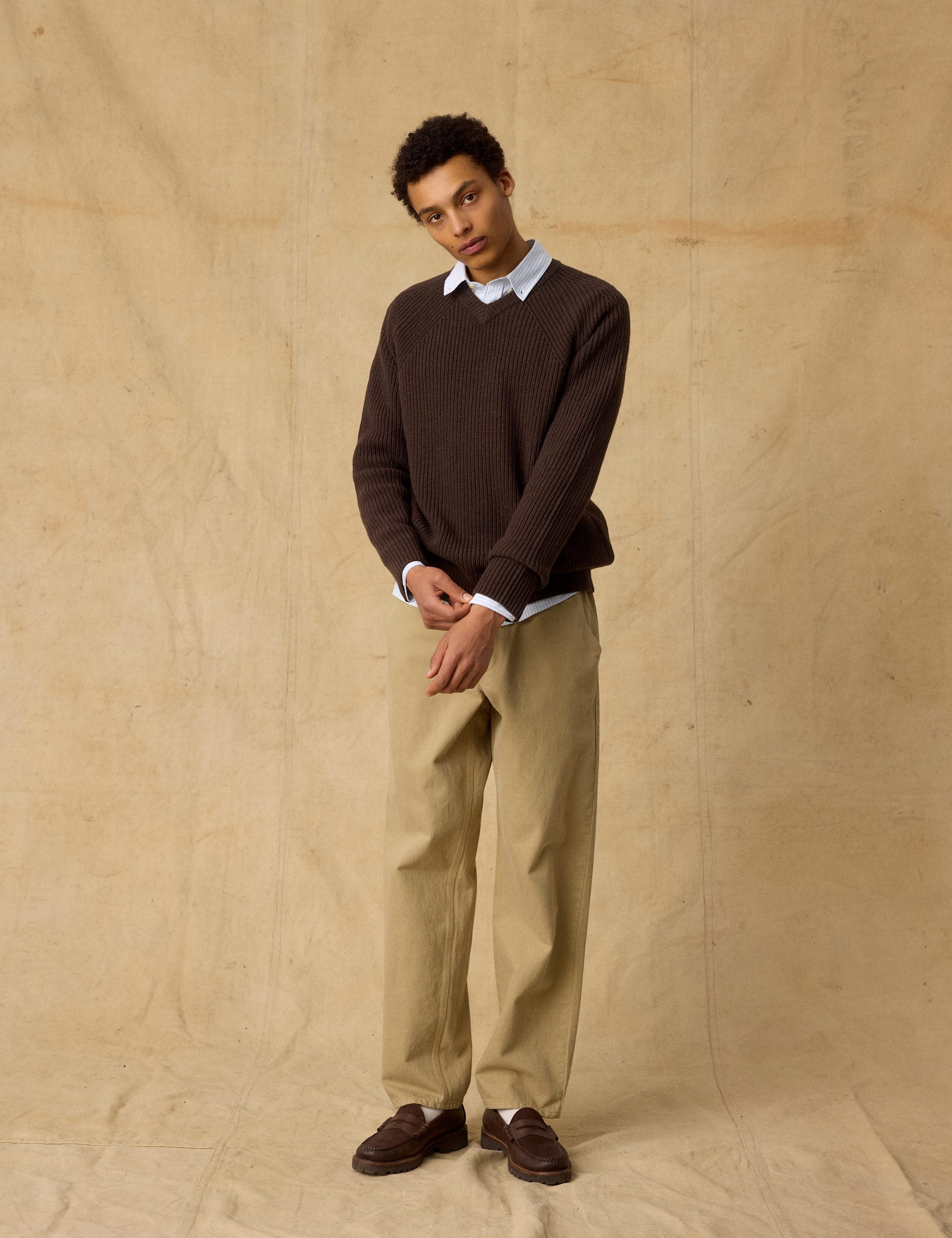 DELTA WOOL V-NECK KNIT - DARK BROWN